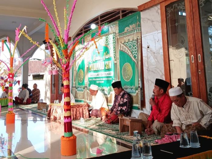 Dzikir Maulid Nabi Muhammad SAW di Masjid Jami Baitul Hadi, Kades Adi Turut Hadir