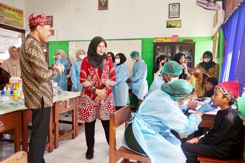 Mahasiswa FKG Unjani Layani Kesehatan Gigi 1.000 Pasien di Banyuwangi
