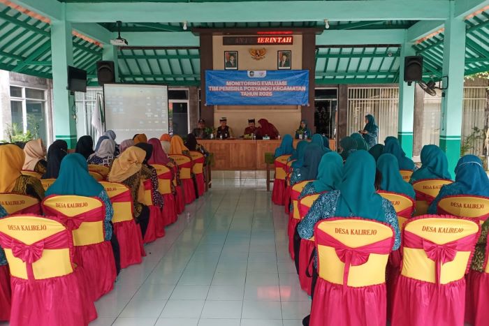 Posyandu se-Kecamatan Kabat Ikuti Monev oleh Tim Pembina Posyandu Kecamatan di Kantor Desa Kalirejo