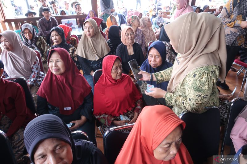 Banyuwangi Catat 400 KK Desa Kemiren Daftar Digitalisasi Bansos