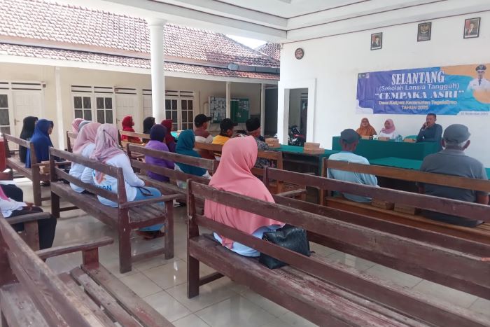 Bantu Lansia Menjadi Bermanfaat, Program Selantang Hadir di Desa Kalipait