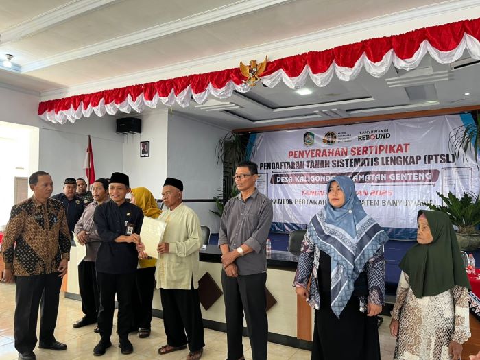 Pemdes Kaligondo Serahkan 1000 Penerima Sertifikat, Program PTSL Tahun 2025