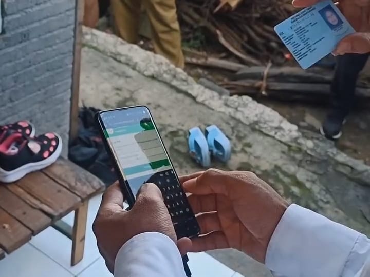 Penerapan Pendaftaran Bansos Digital di Desa Kelir, Asisten Bupati Banyuwangi Tinjau Langsung