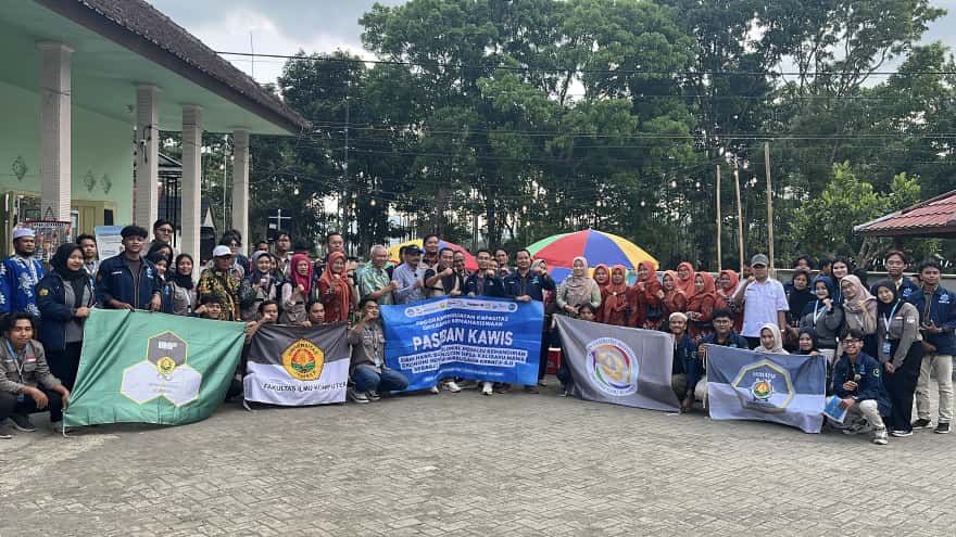 Launching Paseban Kawis oleh Mahasiswa KKN UNEJ di Desa Kalibarumanis