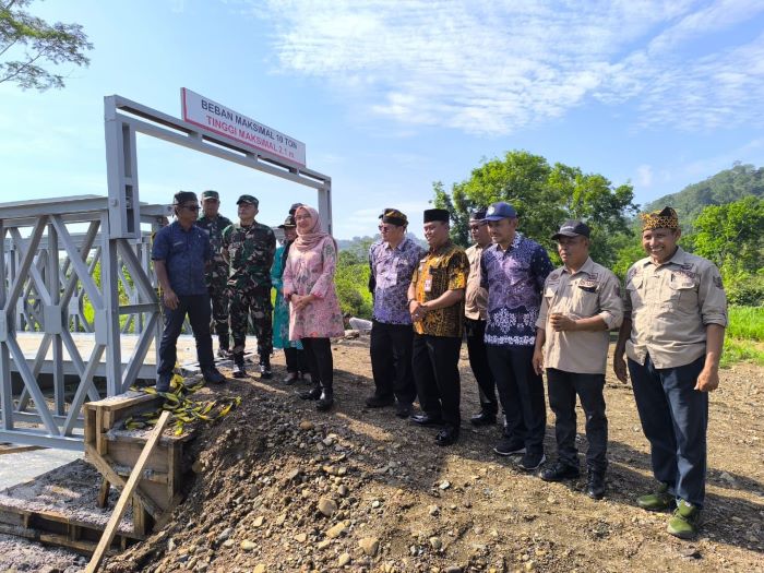 Kades Suhardi Hadiri Kegiatan Bupati Banyuwangi Tinjau Pembangunan Jembatan Darurat