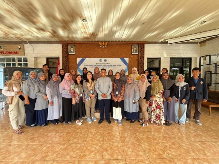 Politeknik Negeri Banyuwangi Dampingi Wirausaha Desa Tambong Masuk Pasar Digital