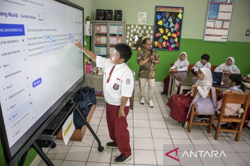 Papan Interaktif Pintar Jadi Daya Tarik Baru Bagi Siswa dalam Belajar