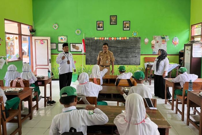 Kepala Desa Tambong Hadiri Launching Perdana Program MBG untuk Anak-Anak
