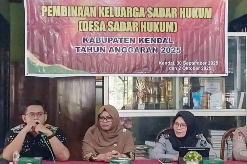 Penyuluh Kemenkum Jateng Bina Kadarkum dan Posbankum Desa di Kendal