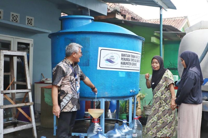 BUMD Serang Salurkan Tandon & Air Bersih ke Warga Terdampak Krisis Air