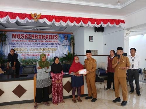 KPM Desa Kaligondo Terima Penyaluran Buku Rekening BNI Bansos BPNT