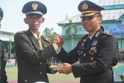 Kejutan Penuh Haru di Hari Jadi ke-80 TNI, Polres Lamongan Pererat Sinergi dengan Kodim 0812