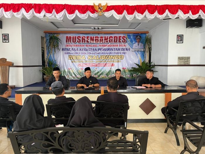 Kades Nur Hadi Pimpin Rakor Bersama Perangkat Desa Kaligondo dan BUMDES Gondowangi