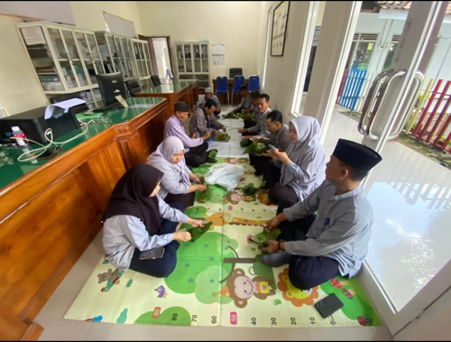 Perangkat Desa Dadapan Gelar Jum'at Berkah Dengan Doa' dan Makan Bersama