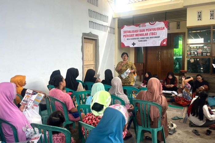 Sosialisasi dan Penyuluhan Penyakit Menular TBC di Dusun Krajan, Desa Dadapan