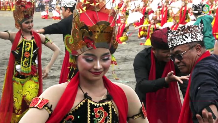 Kades Samsul Arifin Bersama 4 Anak Perwakilan Desa Grogol Ikuti Gandrung Sewu 2025