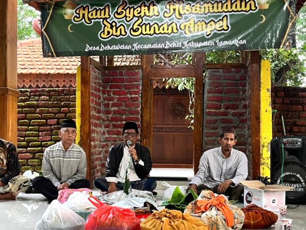 Warga Desa Deketkulon Gelar Kegiatan Bersih Desa di Makam Syekh Hisamuddin bin Sunan Ampel