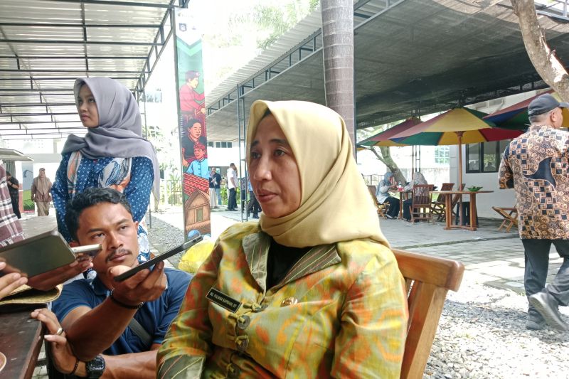 Ratusan Warga Lombok Tengah Mulai Dilatih Pembuatan Rokok