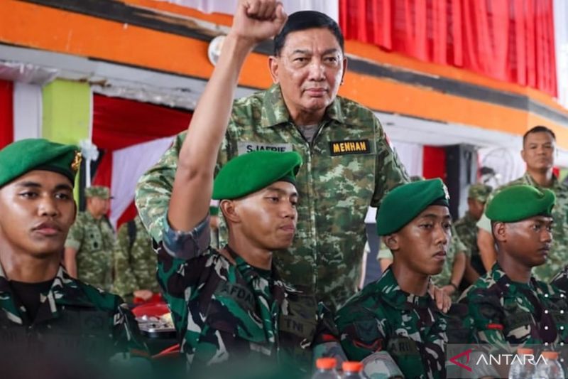 Menhan Minta TNI dan Polri Kompak Layani Rakyat