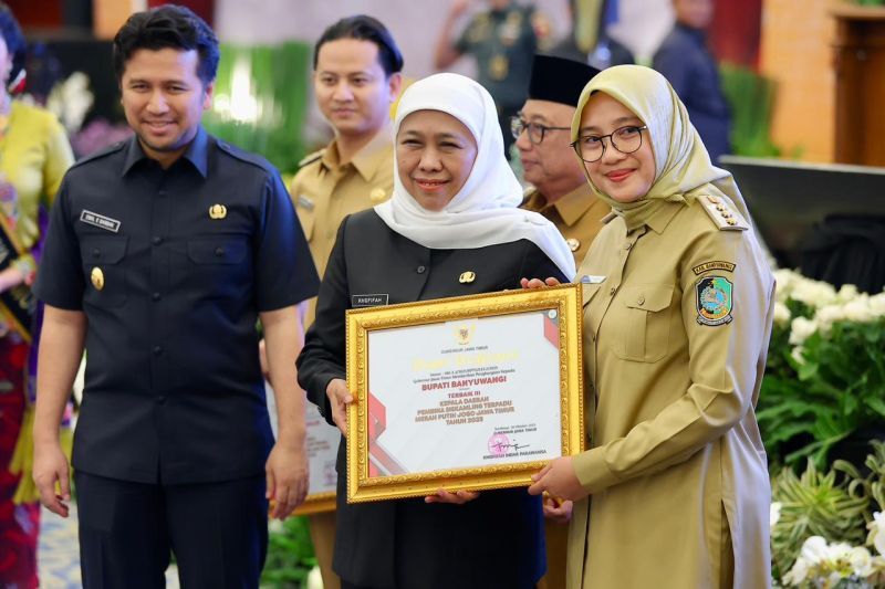 Bupati Banyuwangi Raih Penghargaan Pembina Siskamling Terpadu