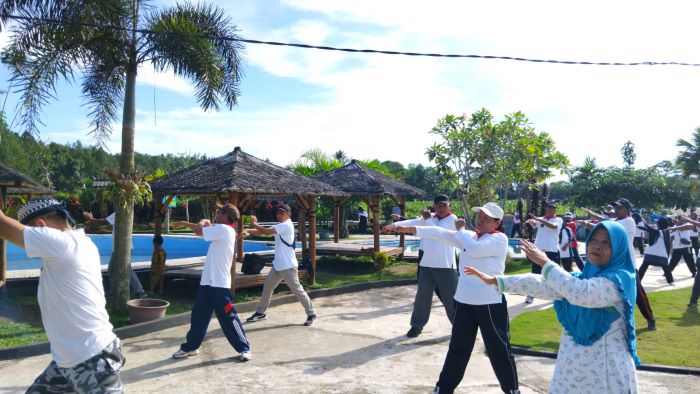 Senam Bersama Berbagai Elemen Masyarakat di Wisata Selo Aji Desa Kaligondo