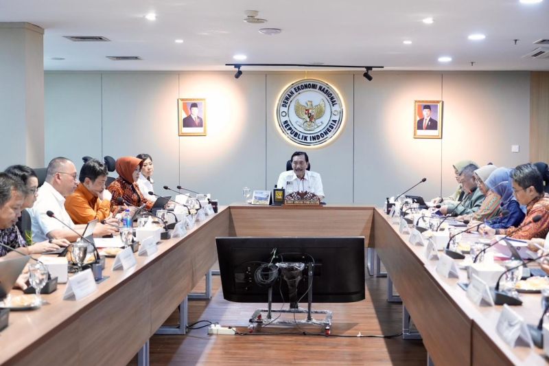 Luhut Evaluasi Bansos Digital, Bersiap Integrasi Data Lintas Lembaga