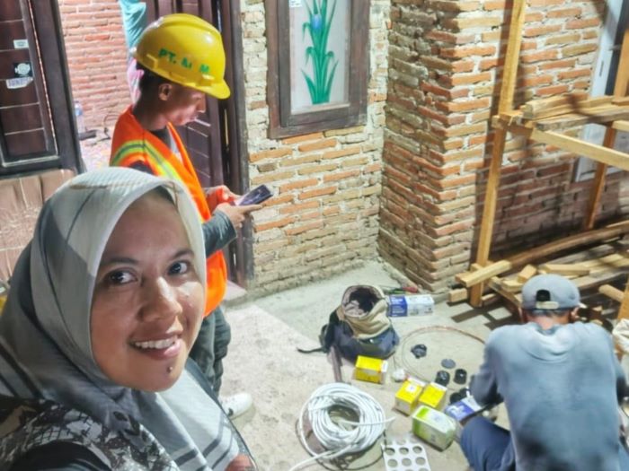 52 KPM Desa Kalirejo Terima Pemasangan Instalasi Listrik Gratis Bersama Petugas PLN