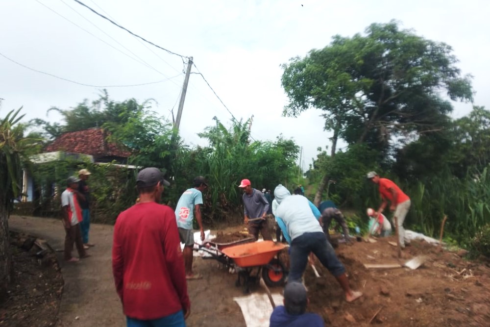 Warga Dusun Sumbersoko Gelar Kerja Bakti Bersihkan Saluran Air