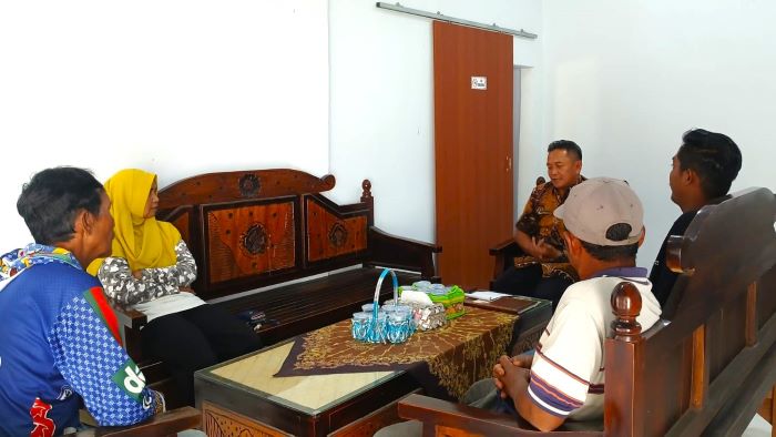 Sosialisasi Terkait Relokasi Bangunan Pribadi yang Dekat Properti Pihak Lain oleh Kades Sumberasri