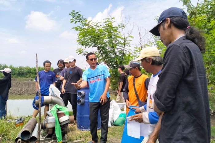 Mahasiswa ITS Pasang Alat Monitoring dan Filter Air di Desa Sidobinangun