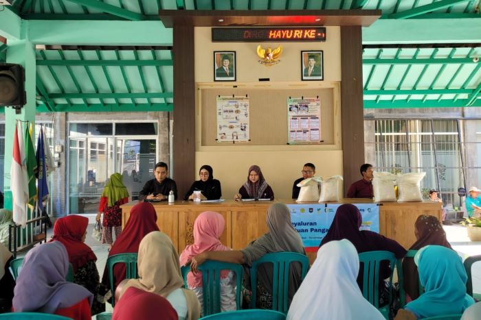 280 KPM Desa Kalirejo Terima Bantuan Pangan Periode Oktober - November 2025