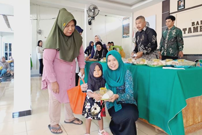 Tambakrejo Tingkatkan Gizi Warga Lewat Penyaluran PMT 2025