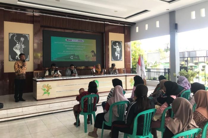 Penyaluran CSR PT. Angkasa Pura kepada Balita Desa Karangbendo untuk Pencegahan Stunting